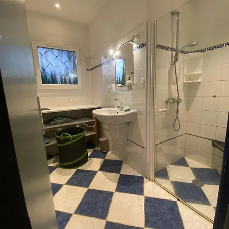 Maison Du Cedre 펜션 카발레르쉬르메르